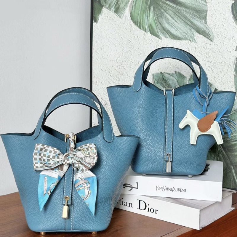 H**mes shopping bags